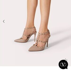 NWOT Valentino ROCK-STUD PUMPS